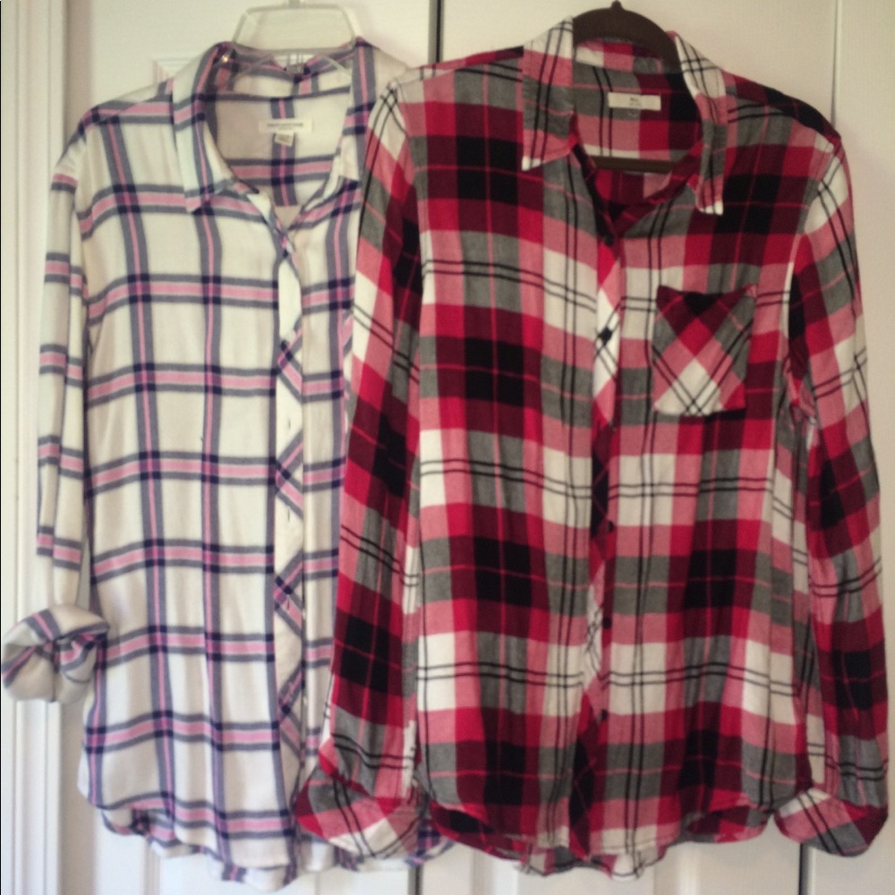 Set of 2 medium plaid shirts. Lightweight